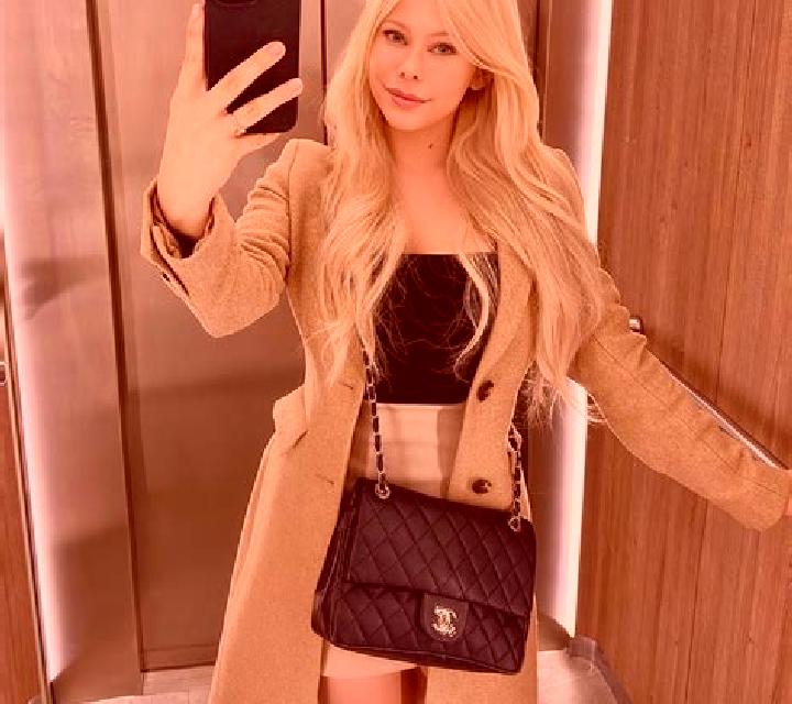 Ariadna 2 Victoria escort