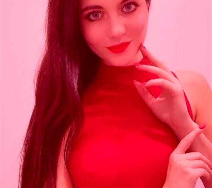 Ariadna Dichato escort