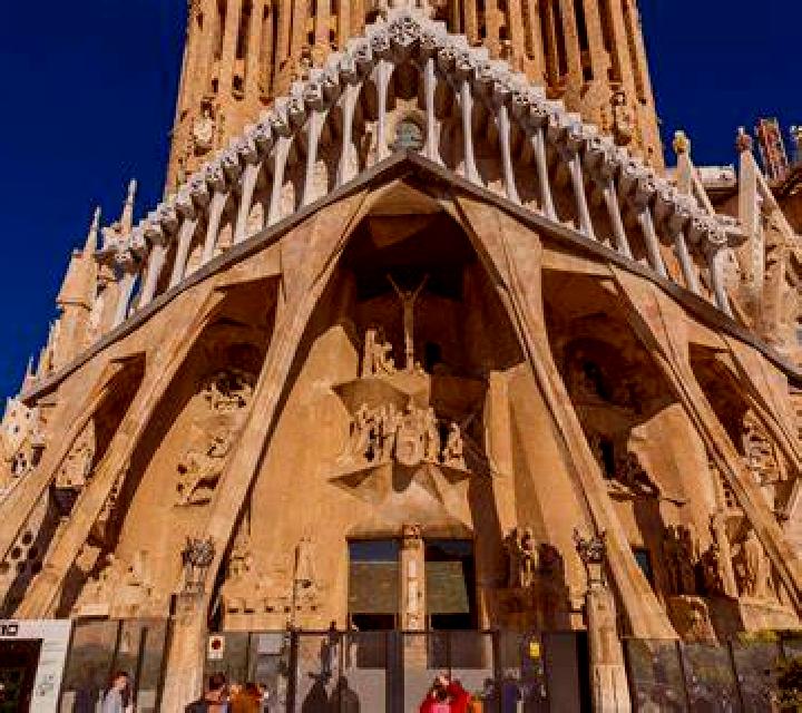 Colomba 3 Sagrada Familia escort