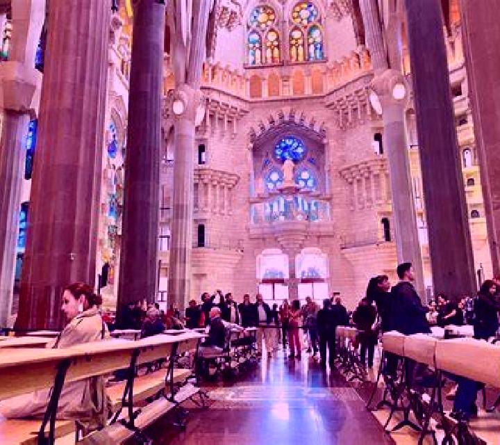 Cony Sagrada Familia escort
