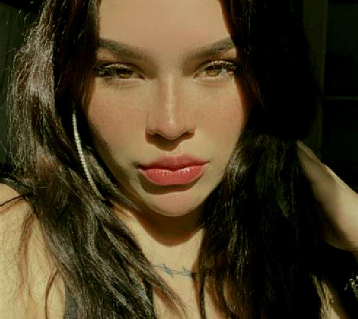 Emilia 3 Lumaco escort