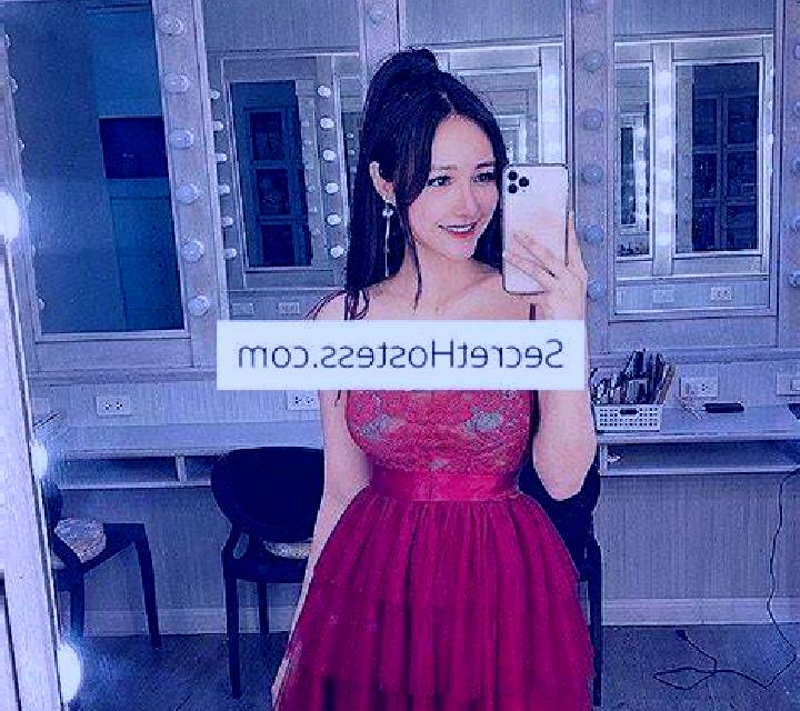 Karis Villa Alemana escort